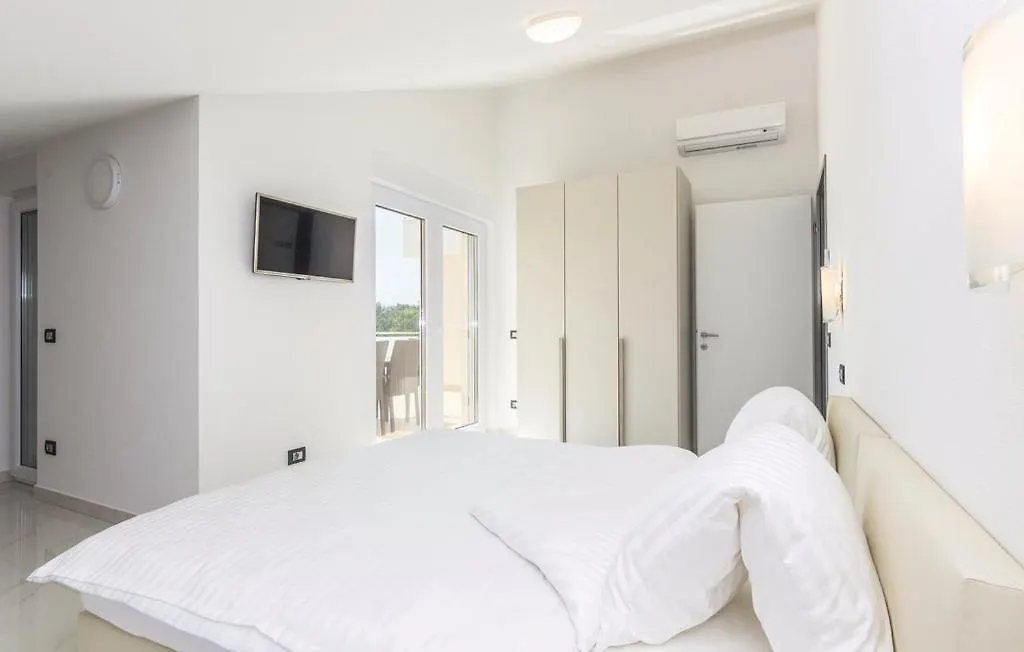 Penthouse Funtana With Pool Apartment