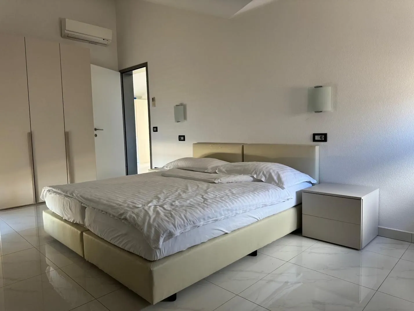Penthouse Funtana With Pool Apartment