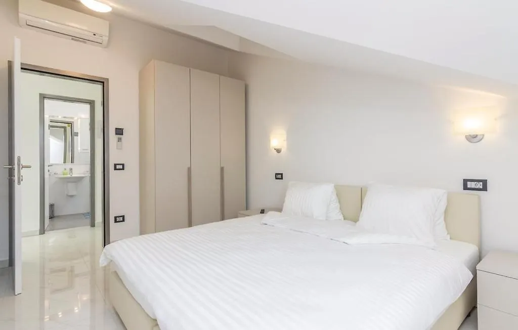 Penthouse Funtana With Pool Apartment