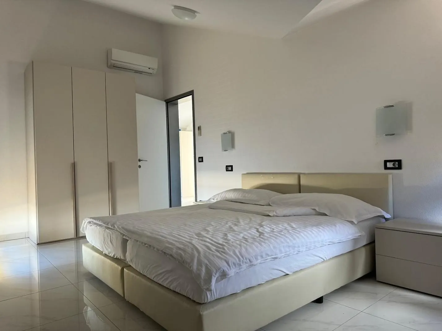 Penthouse Funtana With Pool Apartment
